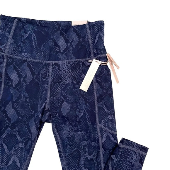 Victoria’s Secret Flow On Point 7/8 length Legging Size 2 - Picture 9 of 10